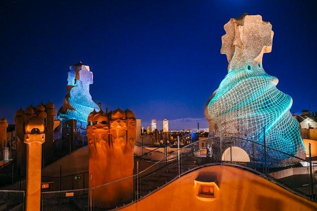 Casa Milà: Tour guidato notturno + Cena opzionale